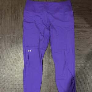 Under Armour Women's Motion Ankle Leggings with Side Pockets Purple